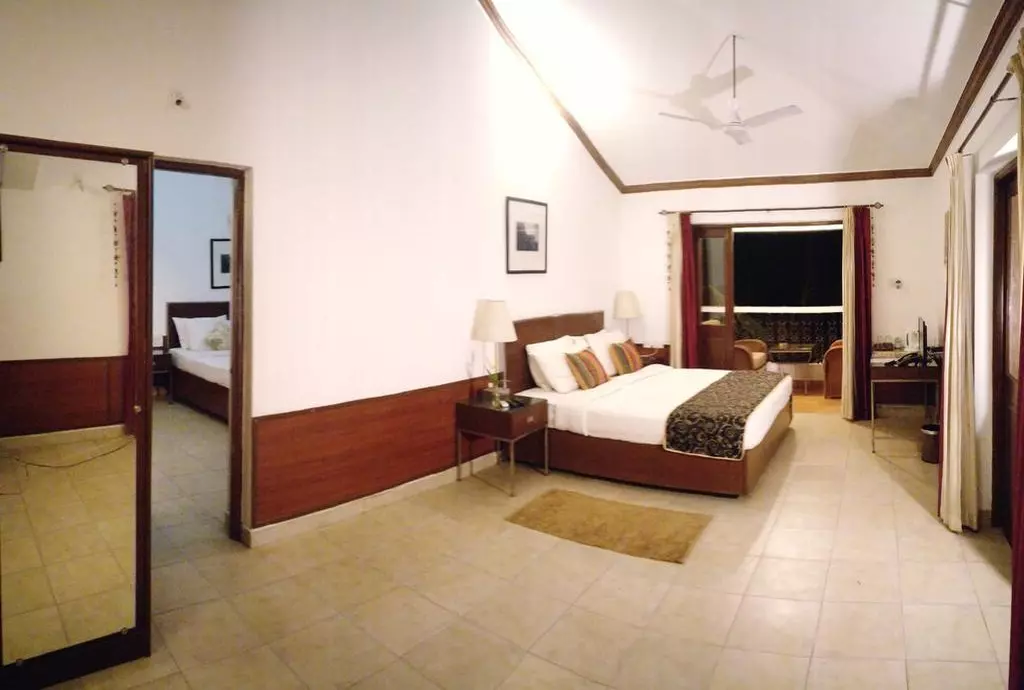 hotel camelot beach sea view goa_shabavizparvaz_08.jpg